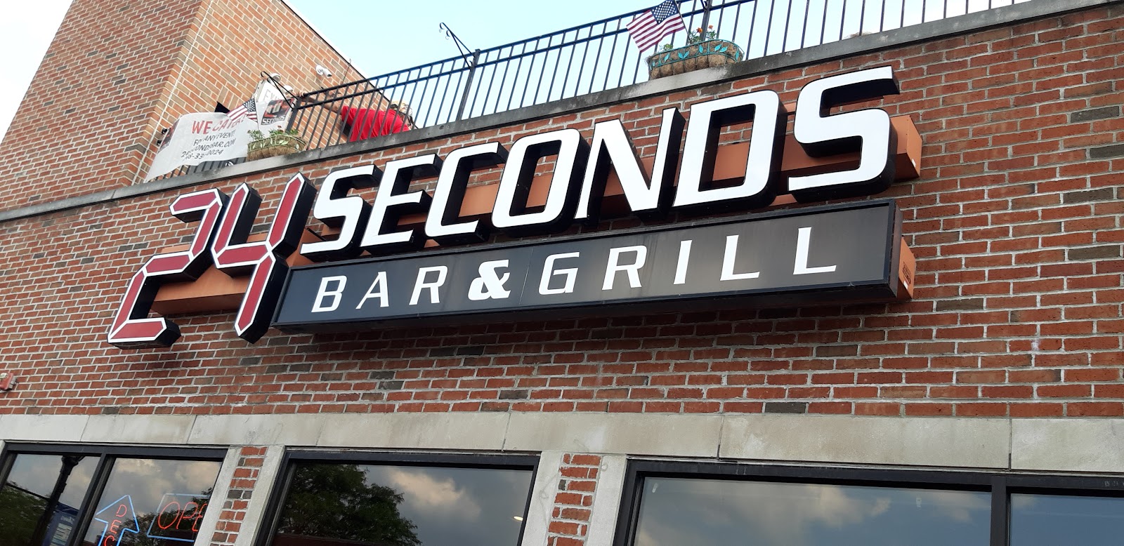 24 Seconds Bar & Grill — photo