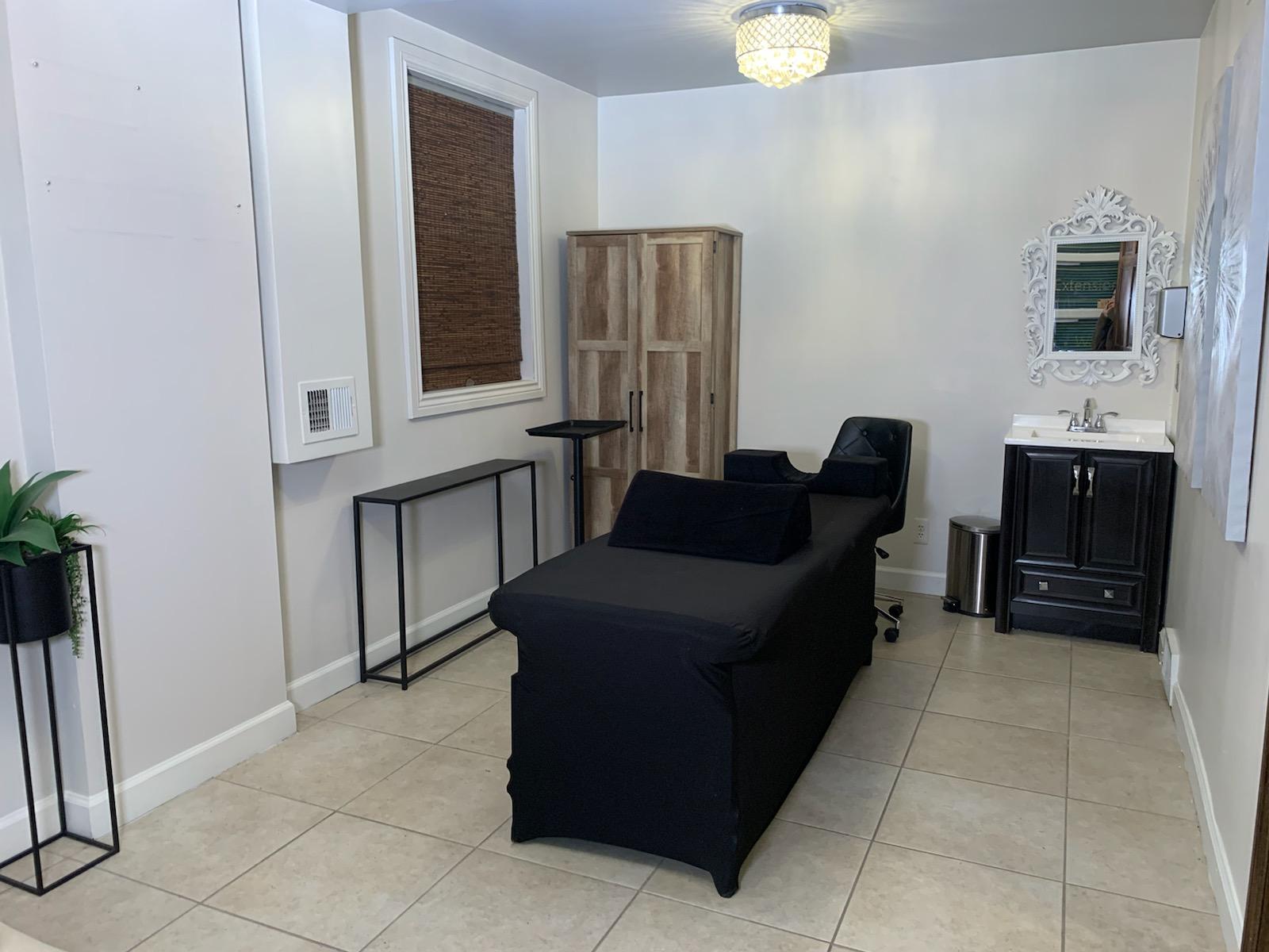Selfish Salon Suites in Royal Oak